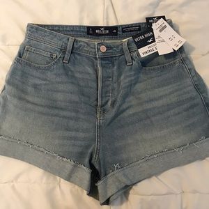 Hollister Ultra High-Rise Mom Shorts 3”